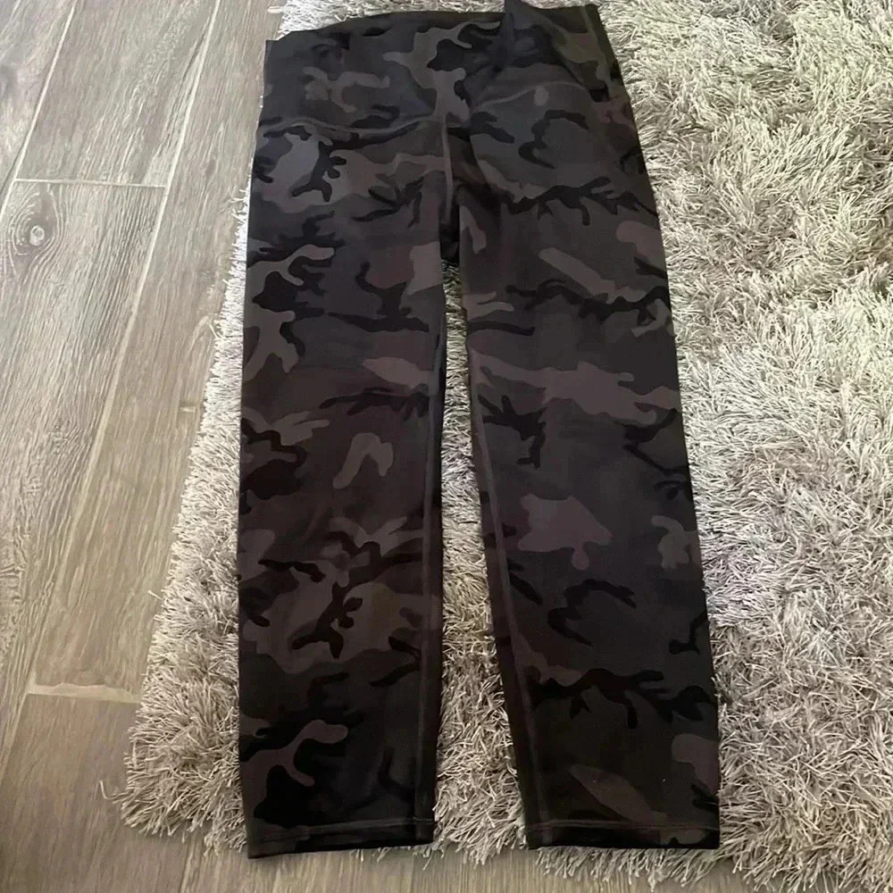 Zyia camo crops - Picture 3 of 7